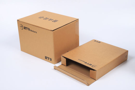 Un buon prezzo. Scatole regalo durevoli per carte da gioco da conservare e regalare in linea
